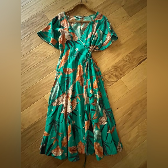 Amanda Laird Cherry - Botanical Print Cotton/Linen Short Sleeve Midi Wrap Dress - Picture 2 of 7